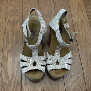 Fly London Gumy T Strap Diamond Tan Sandals Wedges Women's size 41 US 19-10.5